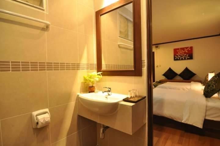 Hemingway'S Hotel Patong Εξωτερικό φωτογραφία