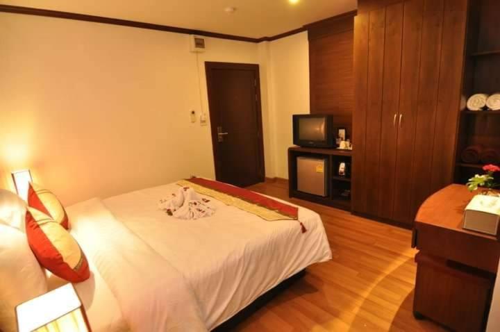 Hemingway'S Hotel Patong Εξωτερικό φωτογραφία